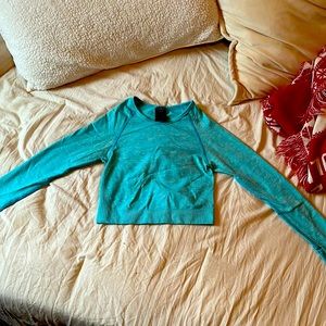 long sleeve workout crop top